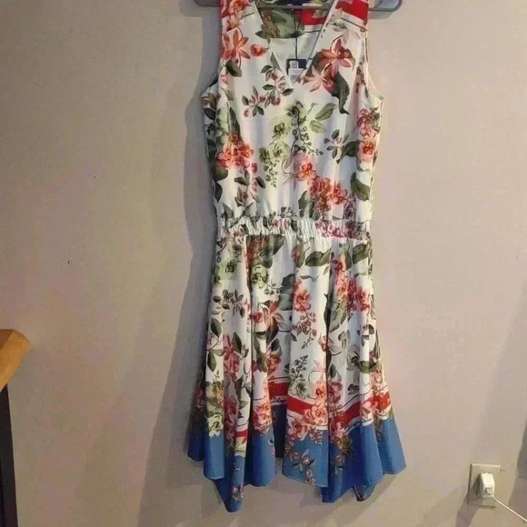 NWT Tommy Hilfiger Women's 6 Floral‎ Sleeveless Dress - Picture 1 of 5